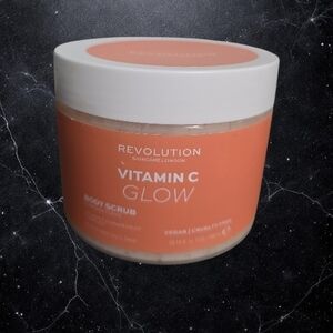Revolution Skincare London Vitamin C Glow Body Scrub 🍊✨